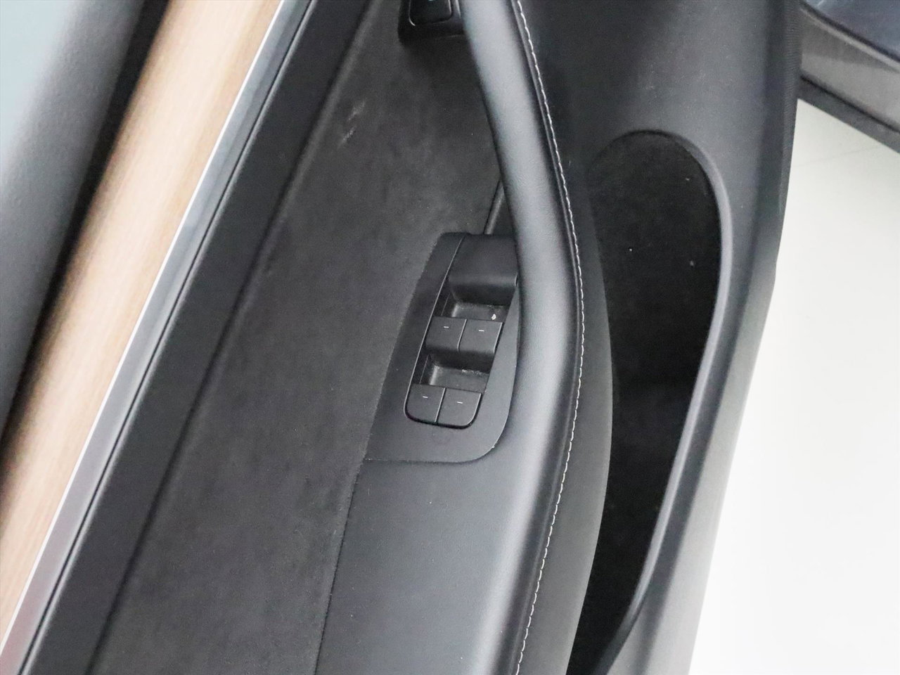 Tesla Model Y Long Range AWD 75kWh 351pk 92,7% SoH [ AMD RYZEN+AUTOPILOT+19 INCH+PREMIUM AUDIO ] 22