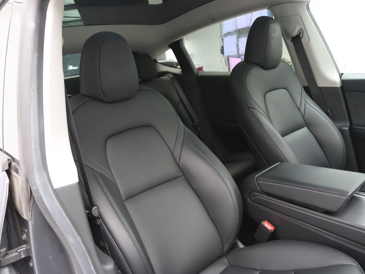 Tesla Model Y Long Range AWD 75kWh 351pk 92,7% SoH [ AMD RYZEN+AUTOPILOT+19 INCH+PREMIUM AUDIO ] 19