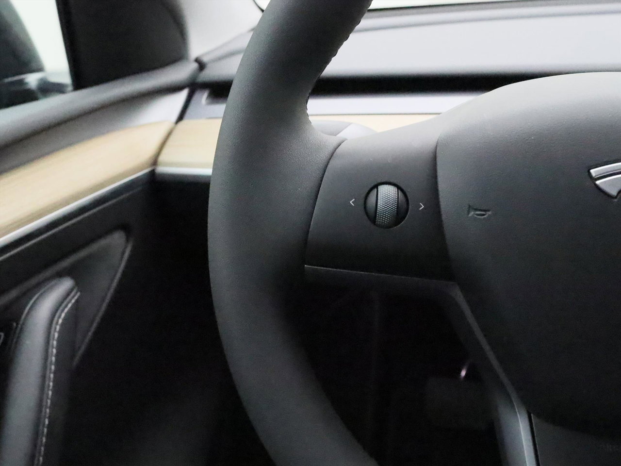Tesla Model Y Standard RWD Plus 94% SoH [ AMD RYZEN+AUTOPILOT+20 INCH+PREMIUM AUDIO ] 27