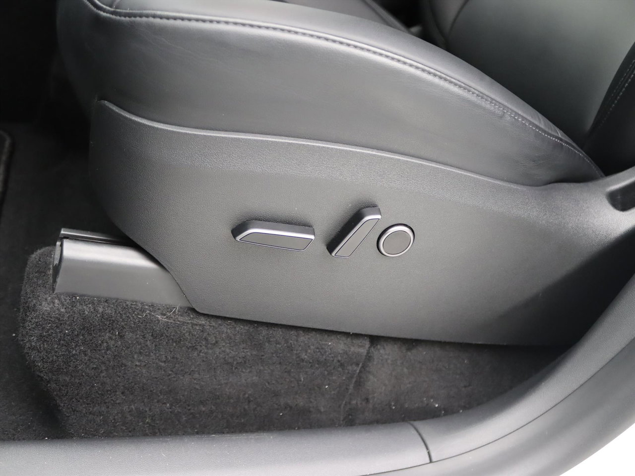 Tesla Model Y Long Range AWD 75kWh 351pk [ TREKHAAK+AMD RYZEN+AUTOPILOT+19 INCH+PREMIUM AUDIO ] 25