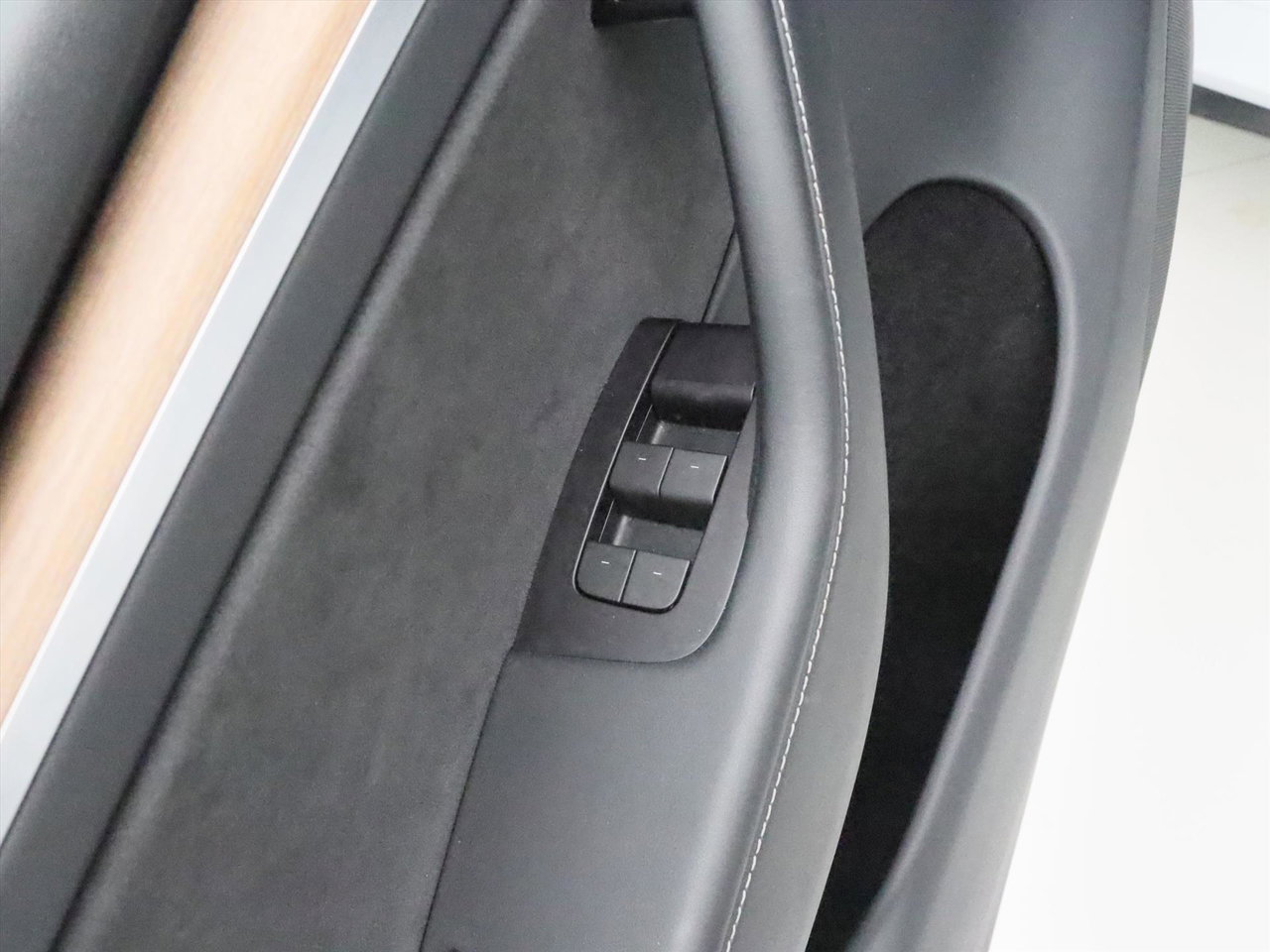 Tesla Model Y Long Range AWD 75kWh 351pk [ TREKHAAK+AMD RYZEN+AUTOPILOT+19 INCH+PREMIUM AUDIO ] 24
