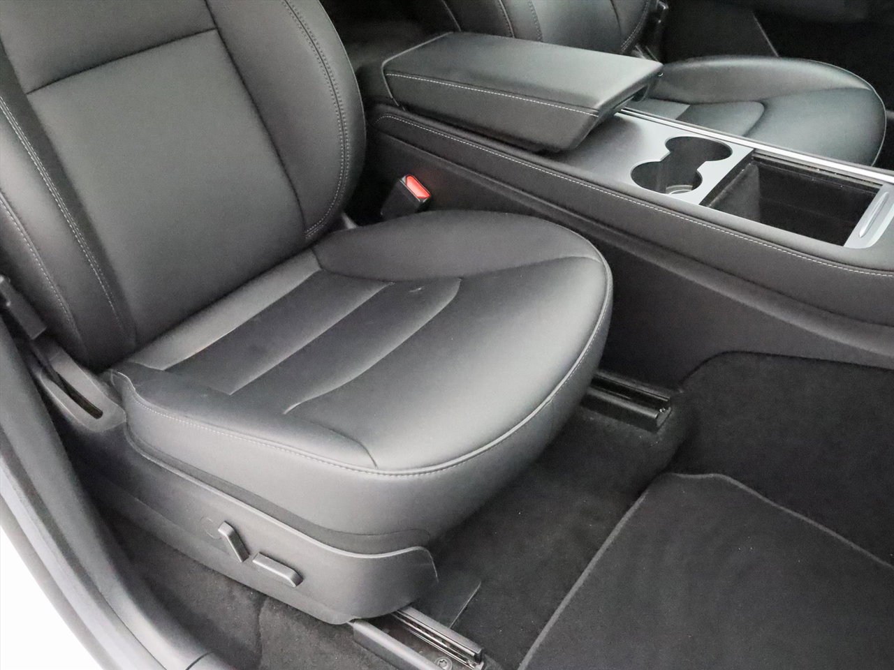 Tesla Model Y Standard RWD Plus 94.2% SoH [ AMD RYZEN+AUTOPILOT+19 INCH+PREMIUM AUDIO ] 18