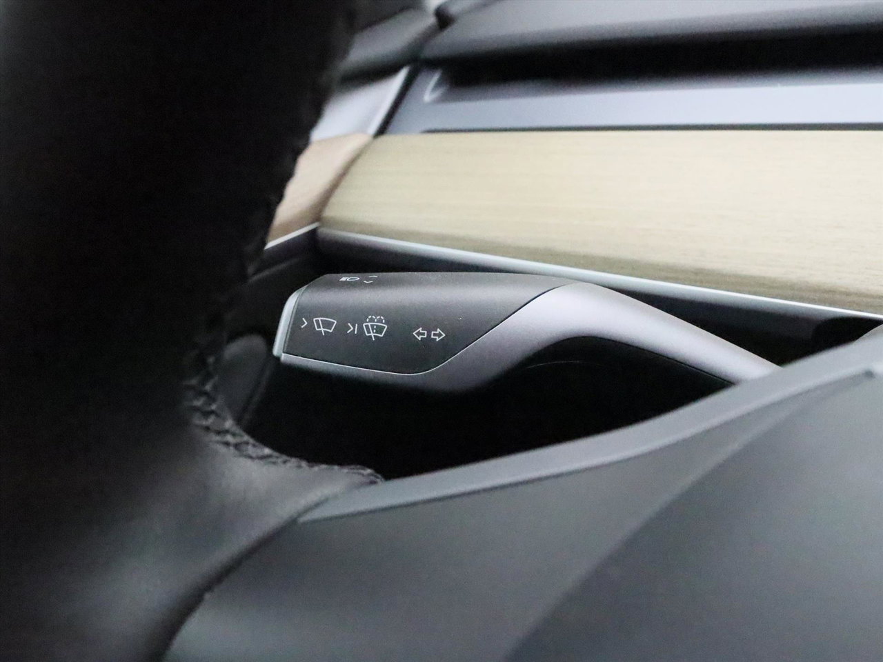Tesla Model Y Standard RWD Plus 94.2% SoH [ AMD RYZEN+AUTOPILOT+19 INCH+PREMIUM AUDIO ] 25