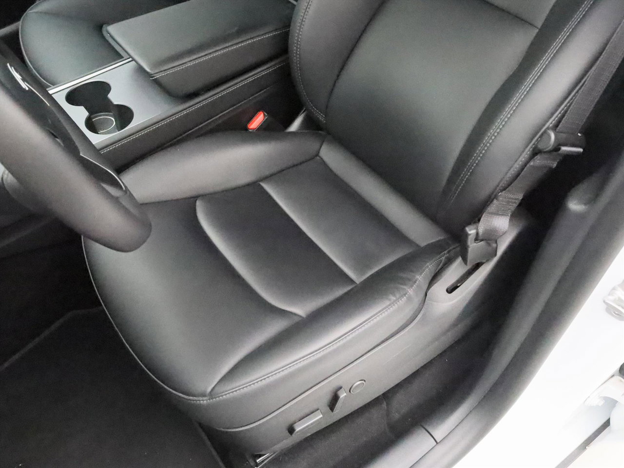 Tesla Model Y Standard RWD Plus 94.2% SoH [ AMD RYZEN+AUTOPILOT+19 INCH+PREMIUM AUDIO ] 19