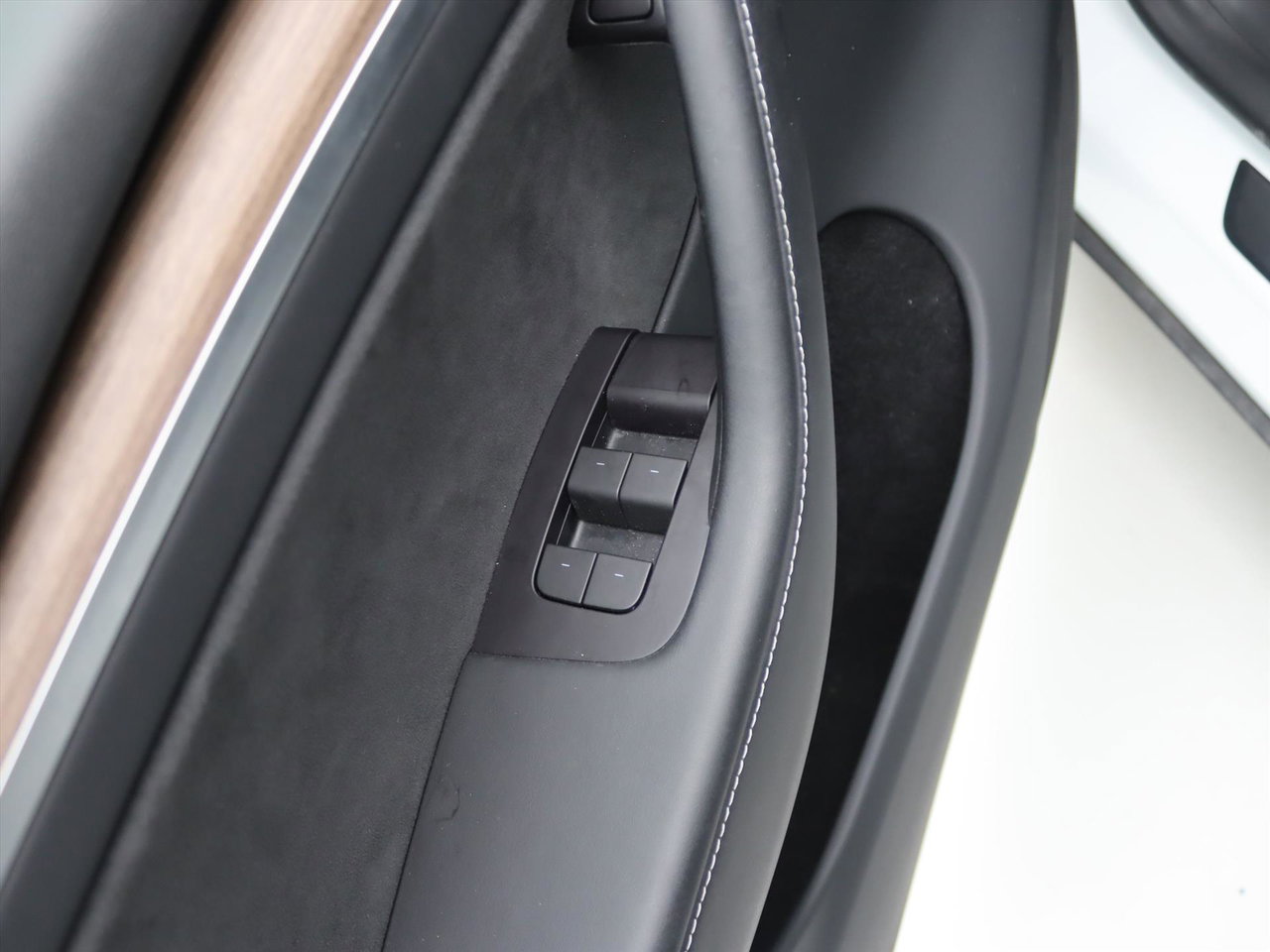 Tesla Model Y Long Range AWD 75kWh 351pk 95% SoH [ TREKHAAK+AMD RYZEN+AUTOPILOT+19 INCH+PREMIUM AUDIO ] 25