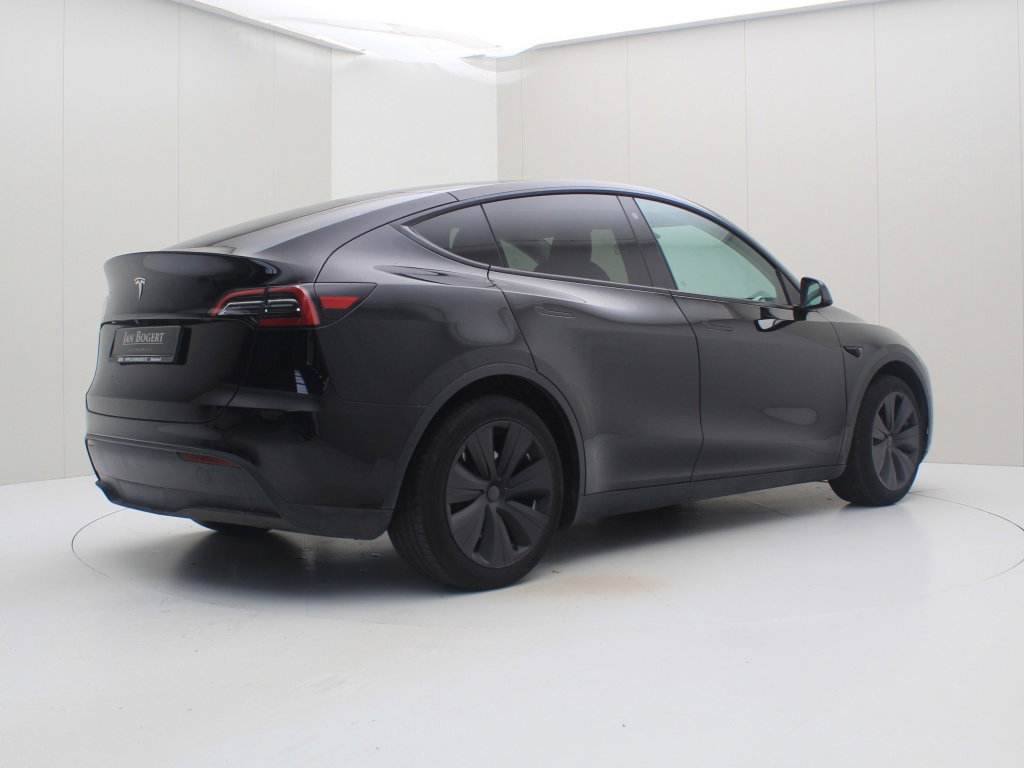 Tesla Model Y 2