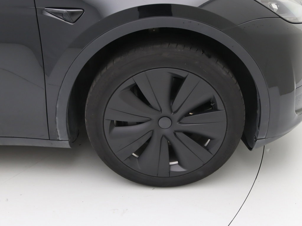 Tesla Model Y 11