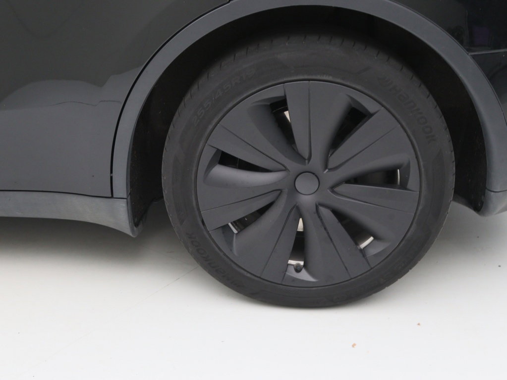 Tesla Model Y 14