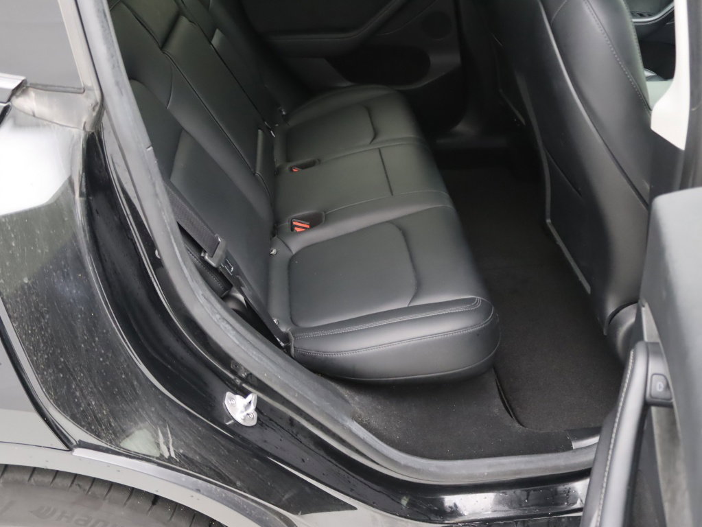 Tesla Model Y 17