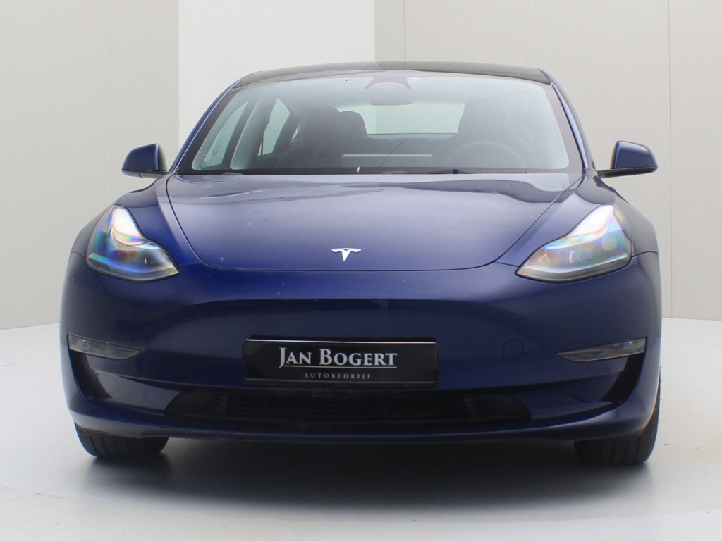 Tesla Model 3 6