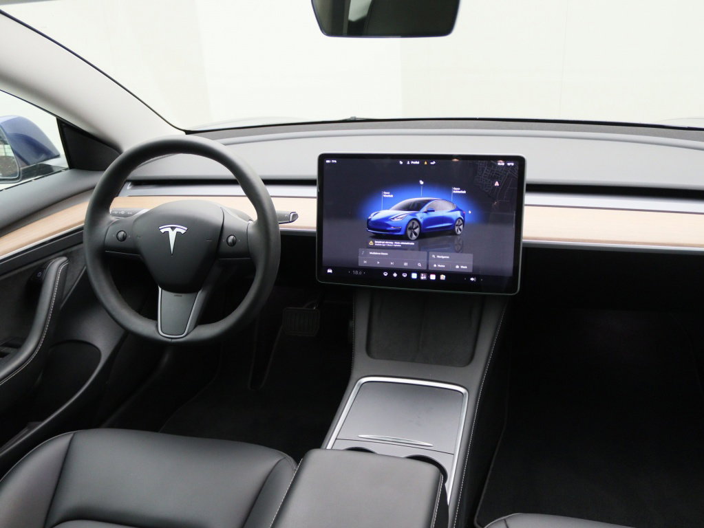 Tesla Model 3 2