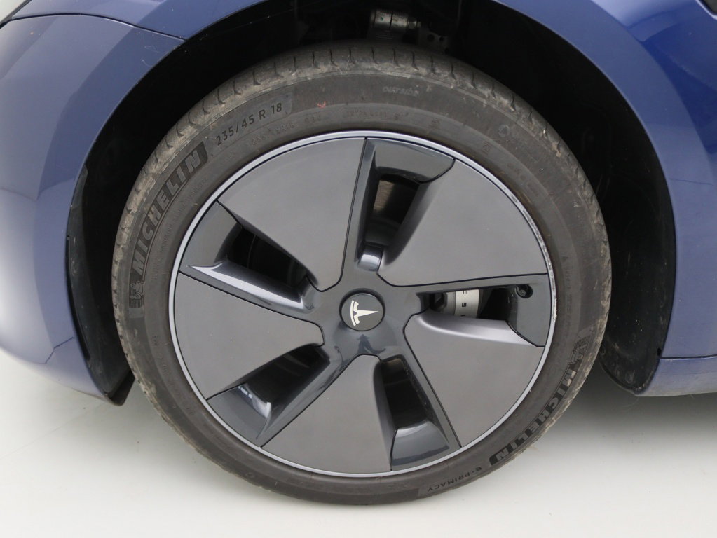 Tesla Model 3 11