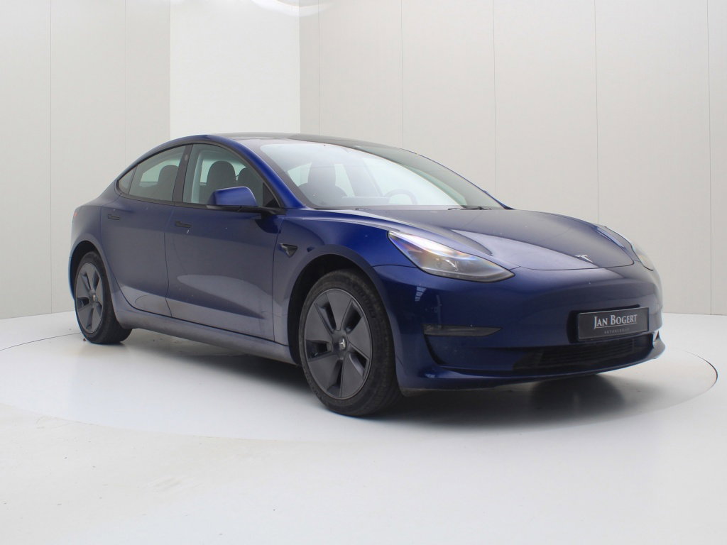 Tesla Model 3 5