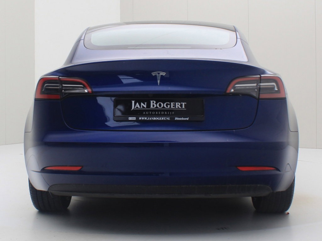 Tesla Model 3 7