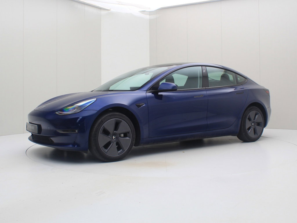 Tesla Model 3 8