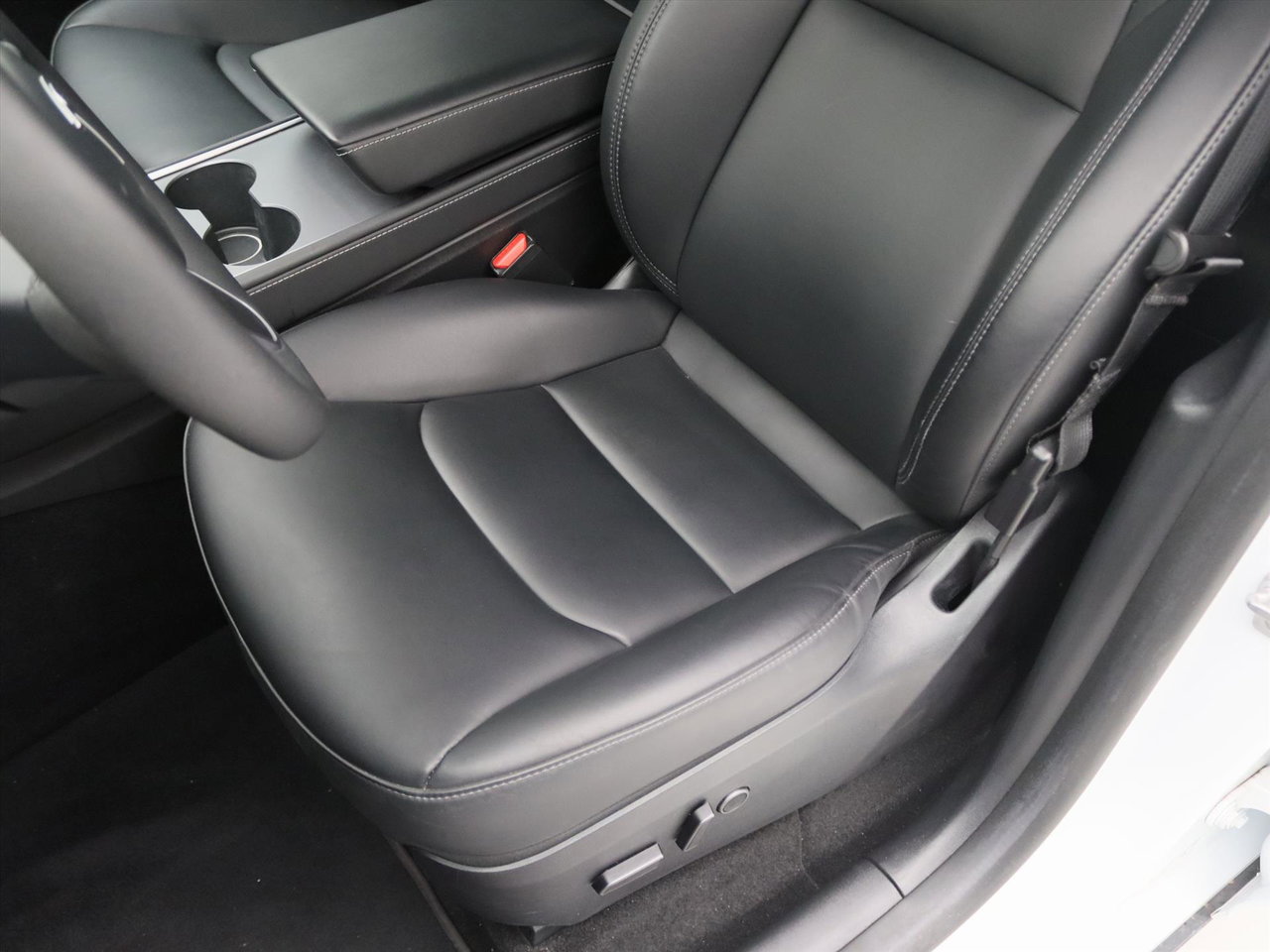 Tesla Model Y Standard RWD Plus 94.1% SoH [ AMD RYZEN+AUTOPILOT+19 INCH+PREMIUM AUDIO ] 19