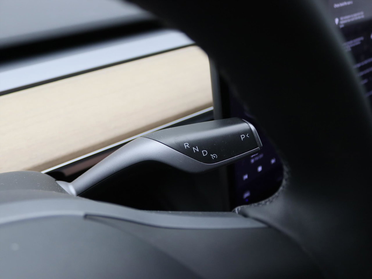 Tesla Model Y Standard RWD Plus 94.1% SoH [ AMD RYZEN+AUTOPILOT+19 INCH+PREMIUM AUDIO ] 25