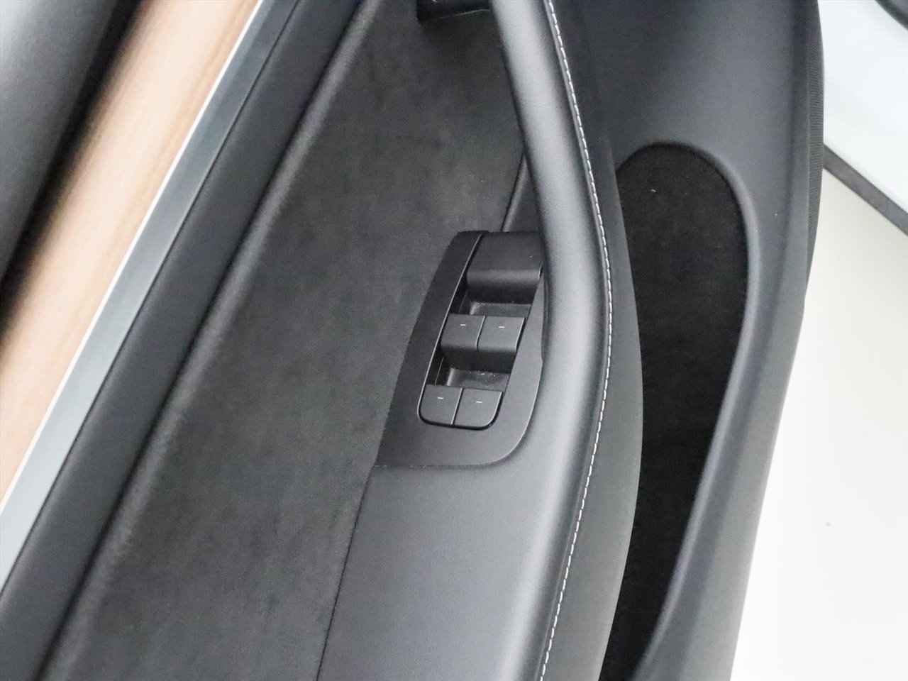 Tesla Model Y Long Range RWD 75kWh 299pk 94.5% SoH [ AMD RYZEN+AUTOPILOT+19 INCH+PREMIUM AUDIO ] 25