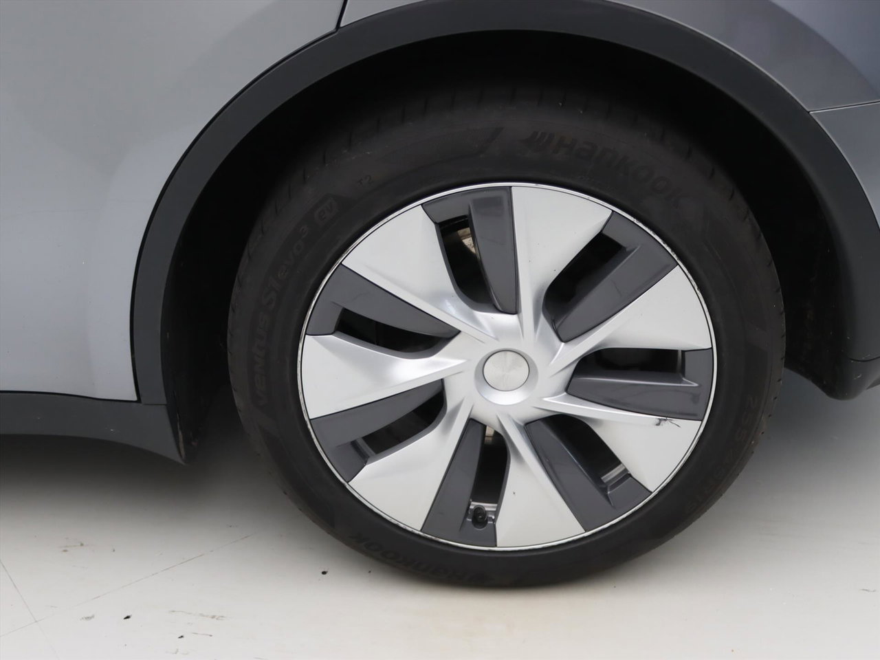 Tesla Model Y Long Range AWD 351pk 96,6% SoH [ QUICKSILVER+TREKHAAK+AMD RYZEN+ENHANCED AUTOPILOT+PREMIUM AUDIO ] 24