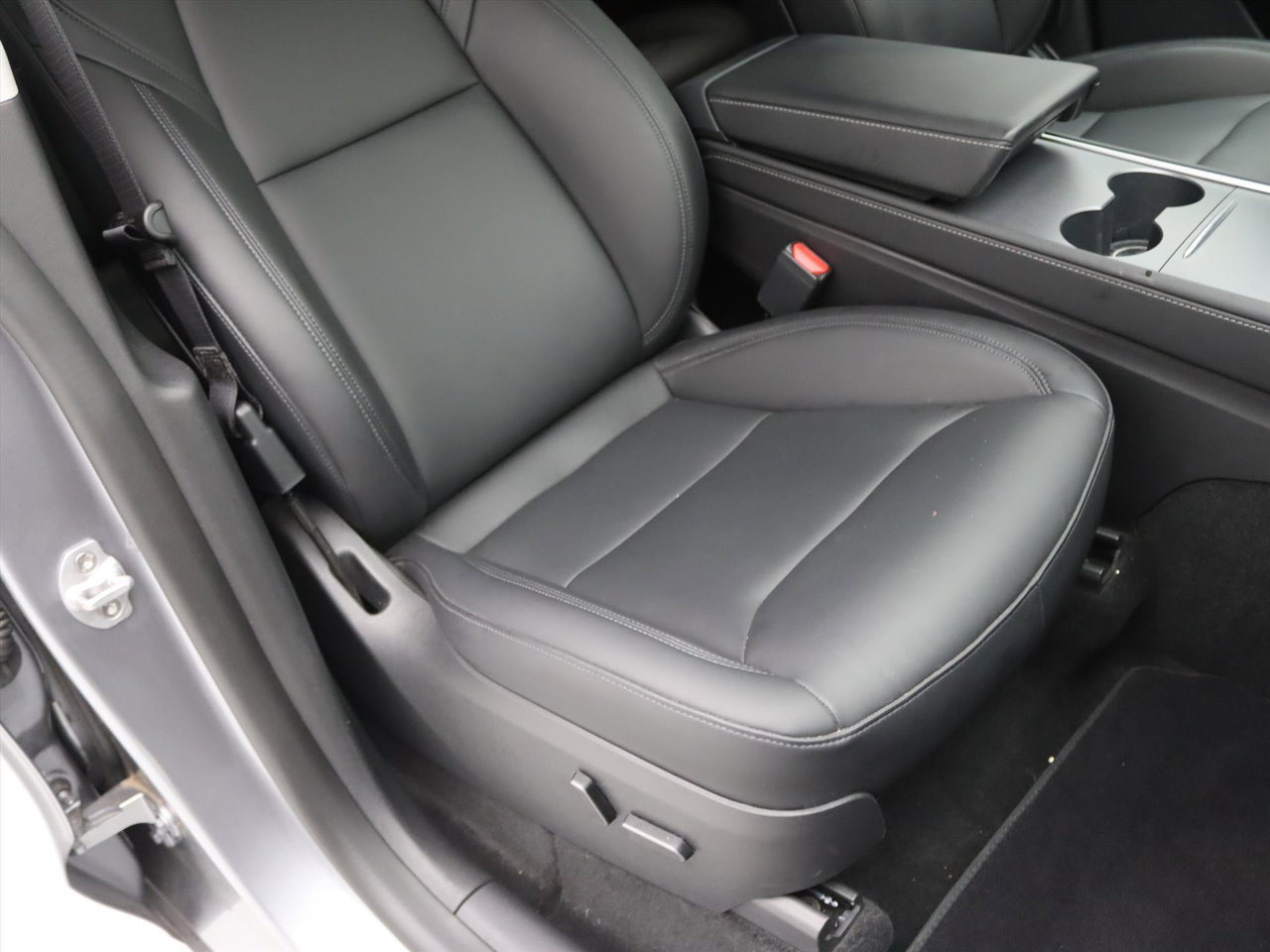 Tesla Model Y Long Range AWD 351pk 96,6% SoH [ QUICKSILVER+TREKHAAK+AMD RYZEN+ENHANCED AUTOPILOT+PREMIUM AUDIO ] 21