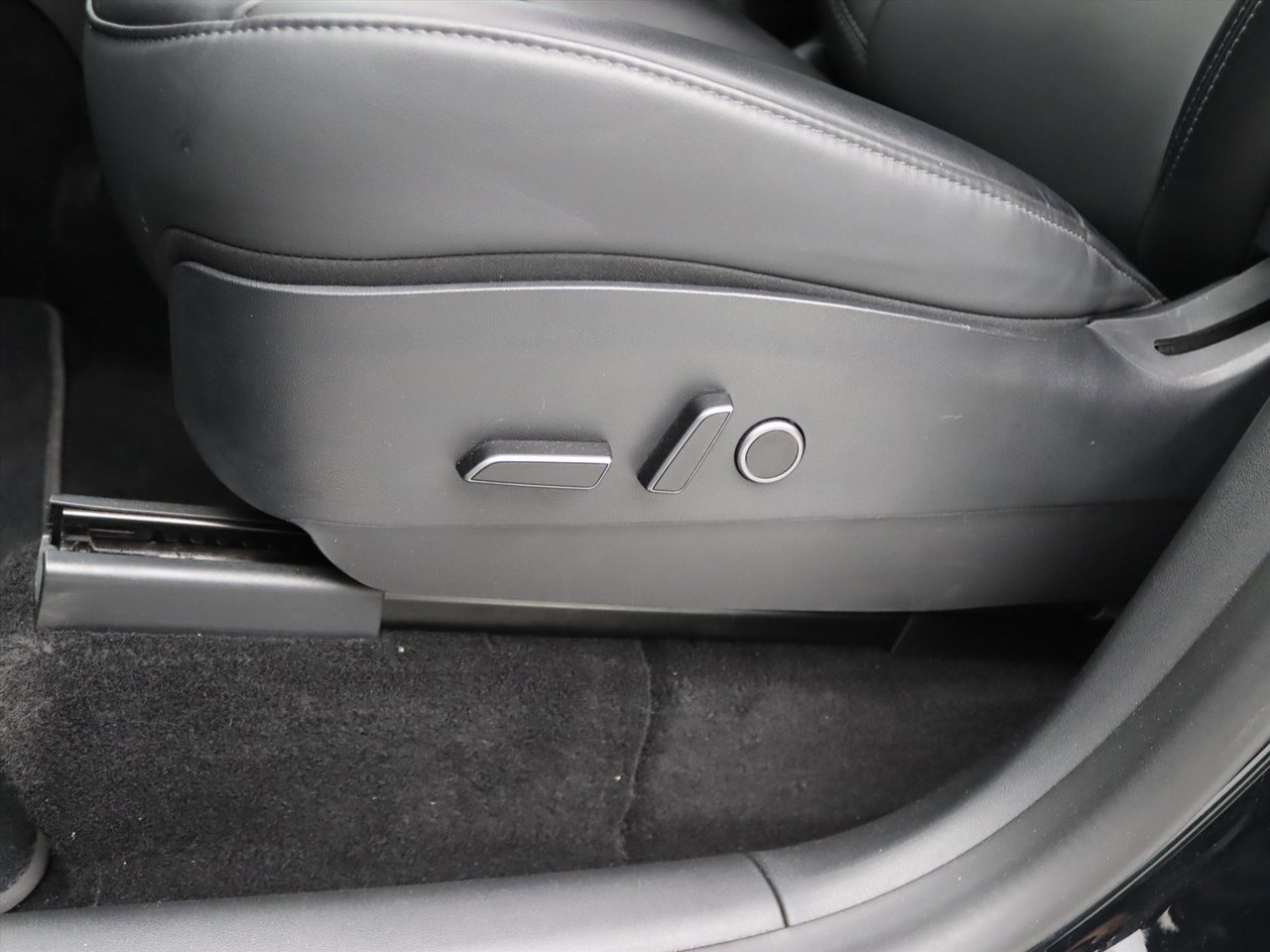 Tesla Model Y Standard RWD Plus 94.6% SoH [ AMD RYZEN+AUTOPILOT+19 INCH+PREMIUM AUDIO ] 20
