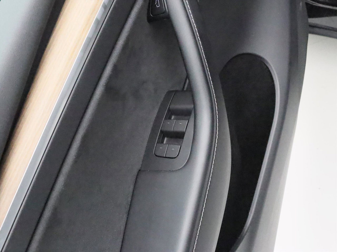 Tesla Model Y Standard RWD Plus 94.6% SoH [ AMD RYZEN+AUTOPILOT+19 INCH+PREMIUM AUDIO ] 30