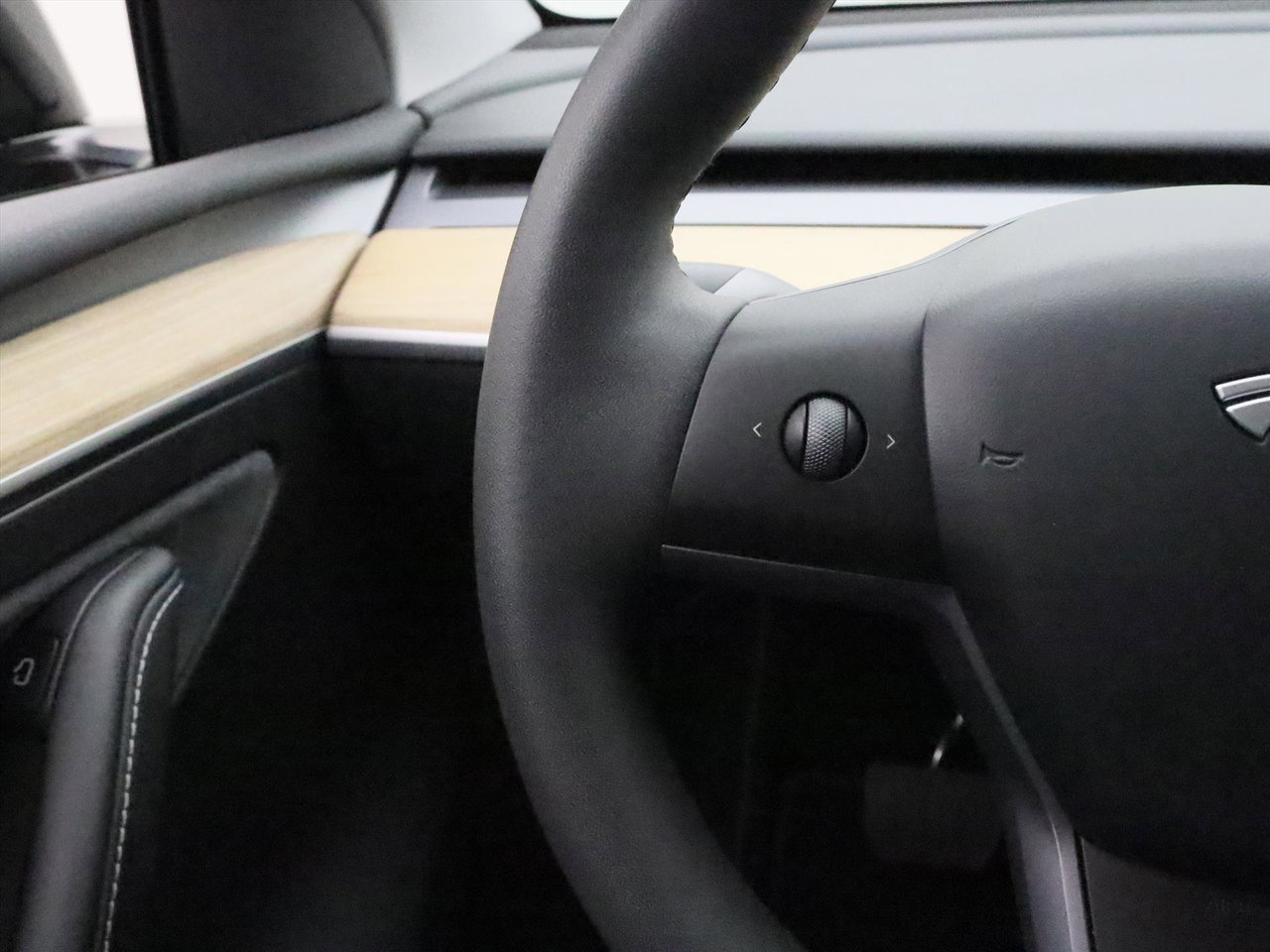 Tesla Model Y Standard RWD Plus 94.6% SoH [ AMD RYZEN+AUTOPILOT+19 INCH+PREMIUM AUDIO ] 22