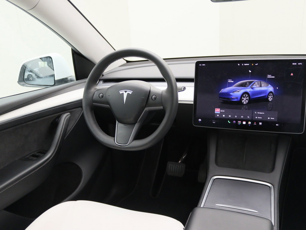 Tesla Model Y 10