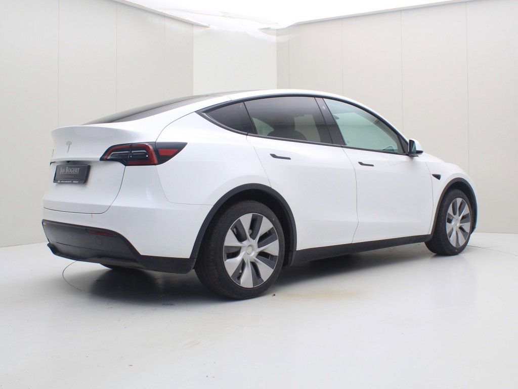 Tesla Model Y 2