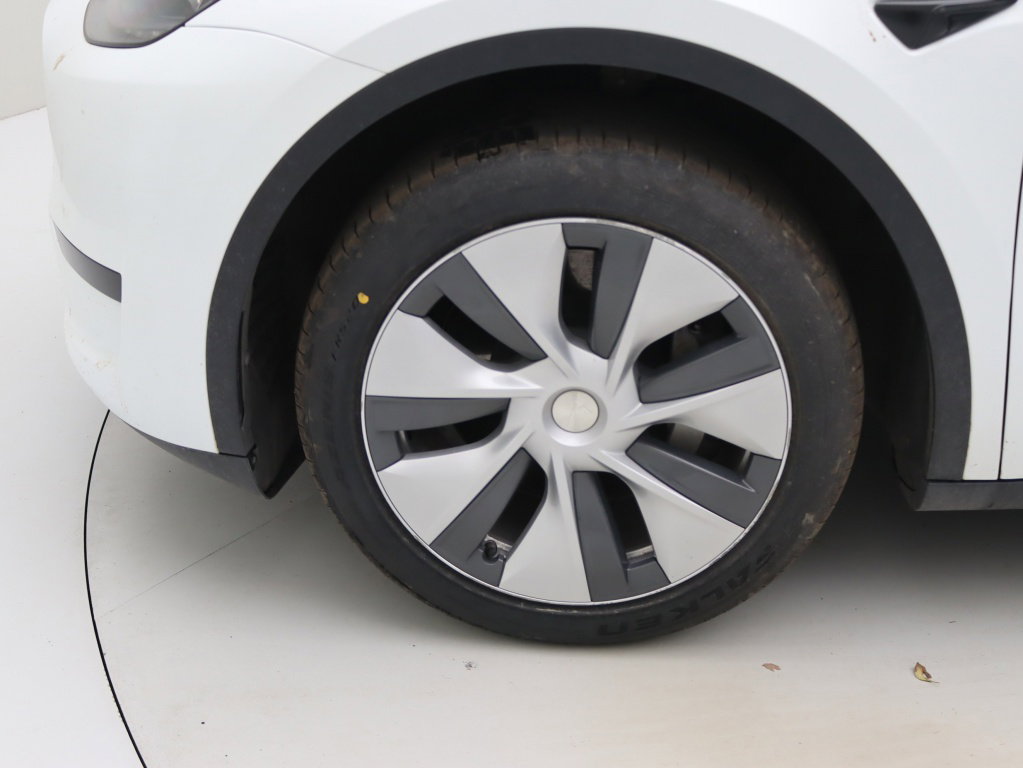Tesla Model Y 15