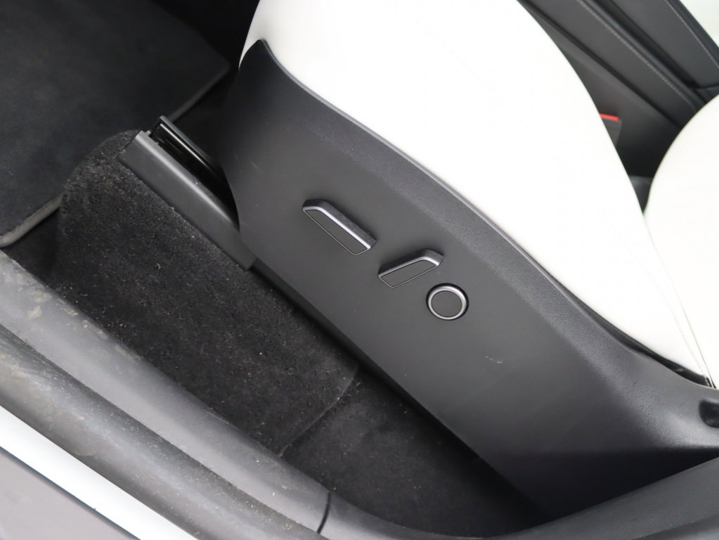Tesla Model Y 21