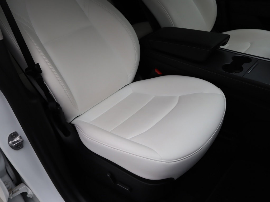 Tesla Model Y 18