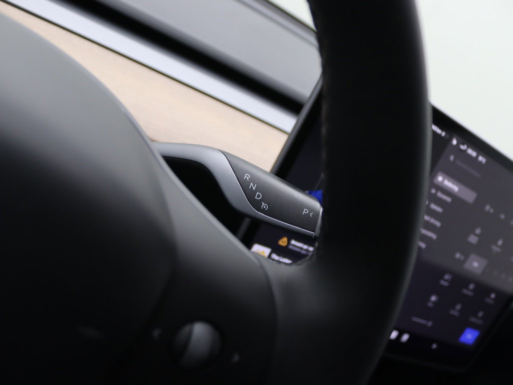 Tesla Model Y Long Range 345pk AWD 11