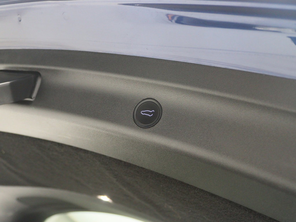 Tesla Model Y Long Range 345pk AWD 12