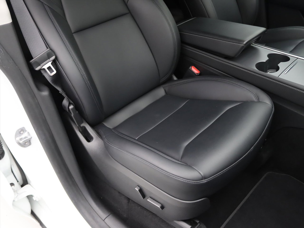 Tesla Model Y Long Range AWD 75kWh 351pk 91,3% SoH [ AMD RYZEN+AUTOPILOT+19 INCH+PREMIUM AUDIO ] 20