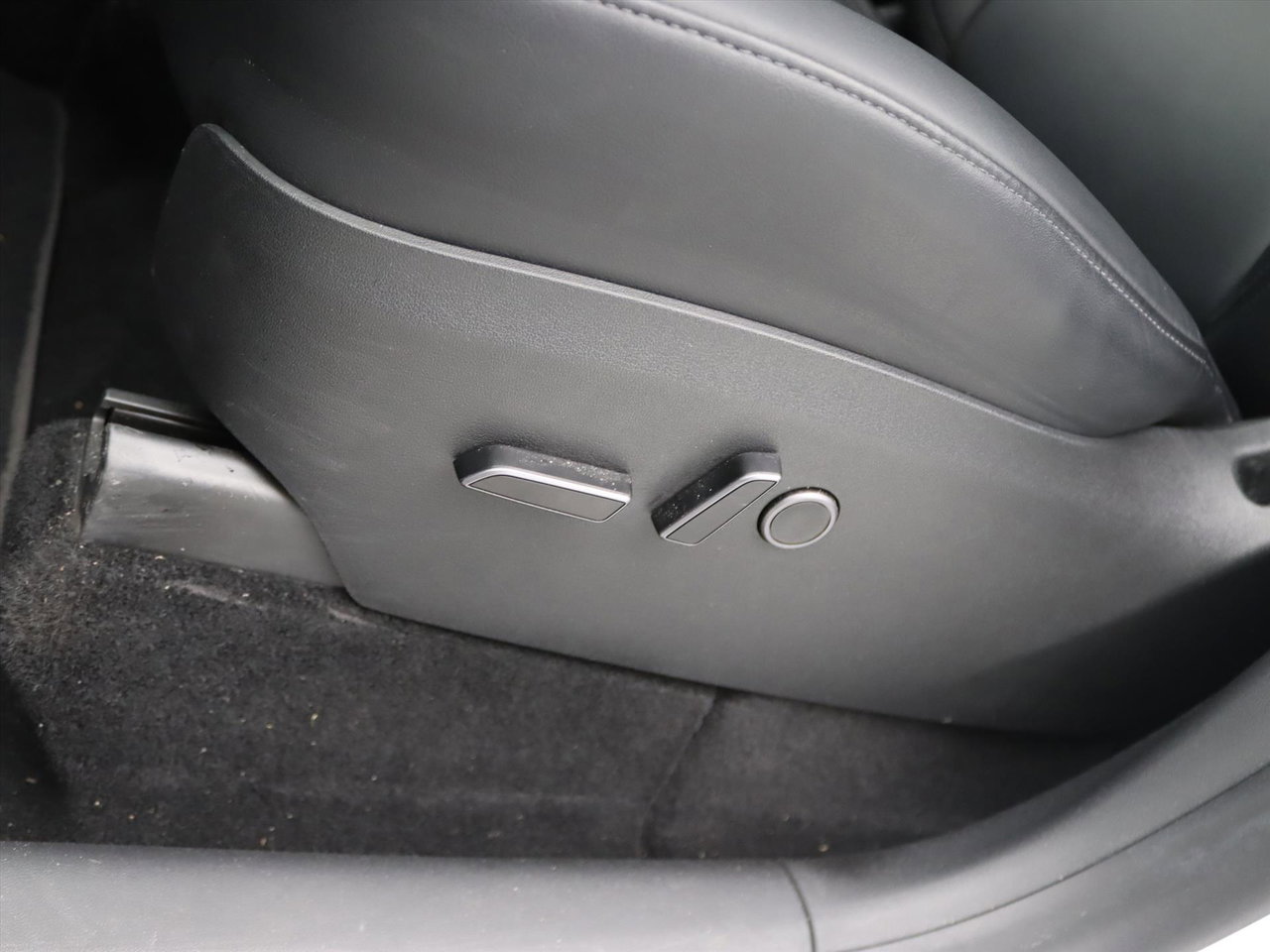 Tesla Model Y Long Range AWD 75kWh 351pk 91,3% SoH [ AMD RYZEN+AUTOPILOT+19 INCH+PREMIUM AUDIO ] 25