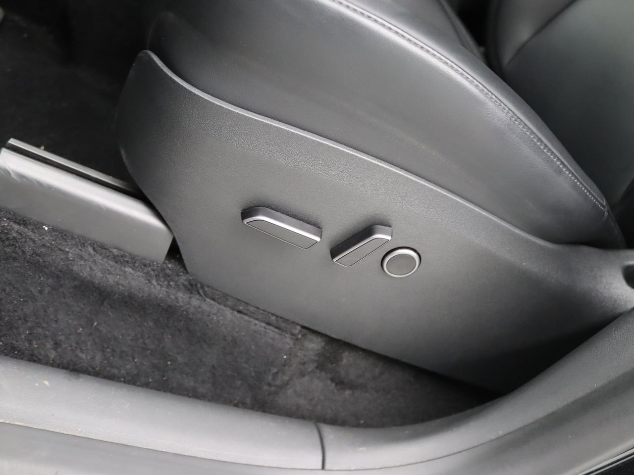 Tesla Model Y Standard RWD Plus 351pk 93,4% SoH [ TREKHAAK+RYZEN AMD+LFP ACCU+AUTOPILOT+19 INCH ] 25
