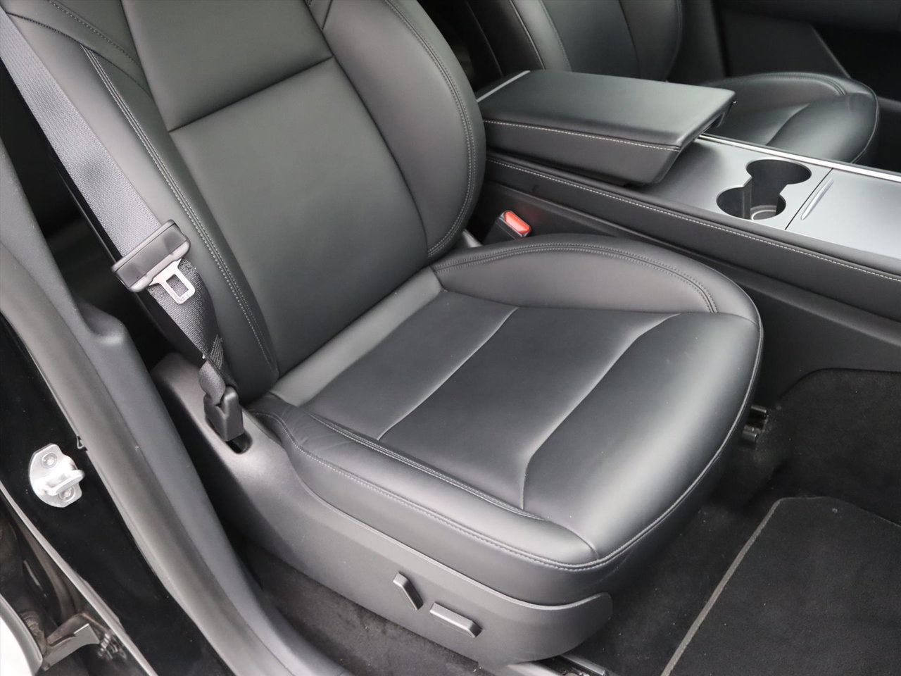 Tesla Model Y Standard RWD Plus 351pk 93,4% SoH [ TREKHAAK+RYZEN AMD+LFP ACCU+AUTOPILOT+19 INCH ] 20