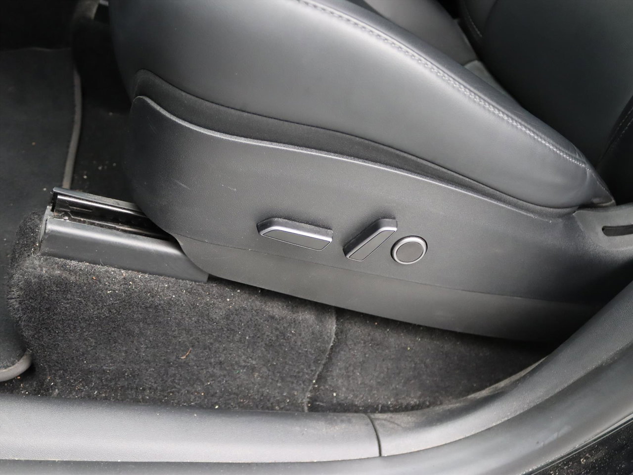 Tesla Model Y Standard RWD Plus 93.5% SoH [ AMD RYZEN+AUTOPILOT+19 INCH+PREMIUM AUDIO ] 25