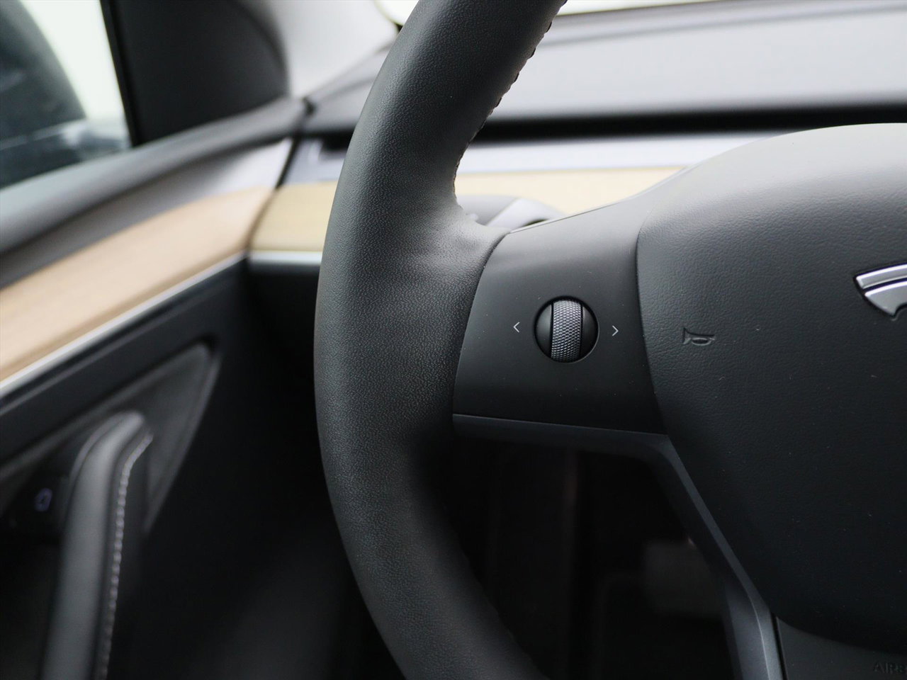 Tesla Model Y Standard RWD Plus 93.5% SoH [ AMD RYZEN+AUTOPILOT+19 INCH+PREMIUM AUDIO ] 28