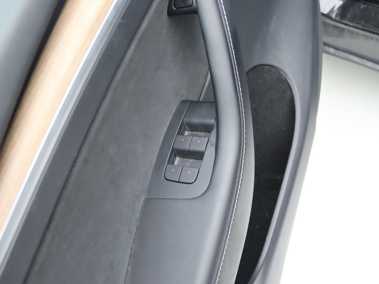Tesla Model Y Standard RWD Plus 93.5% SoH [ AMD RYZEN+AUTOPILOT+19 INCH+PREMIUM AUDIO ] 24