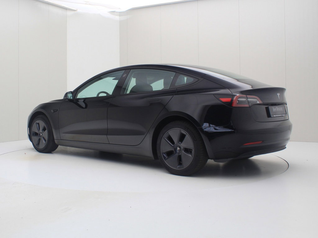 Tesla Model 3 4