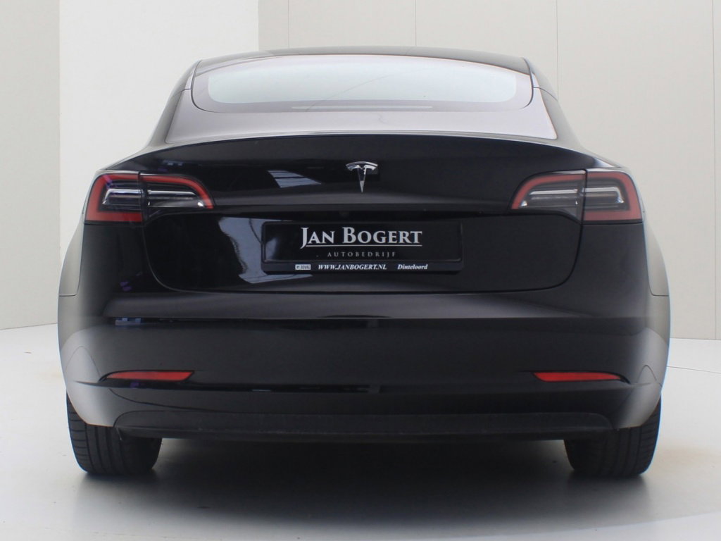 Tesla Model 3 7