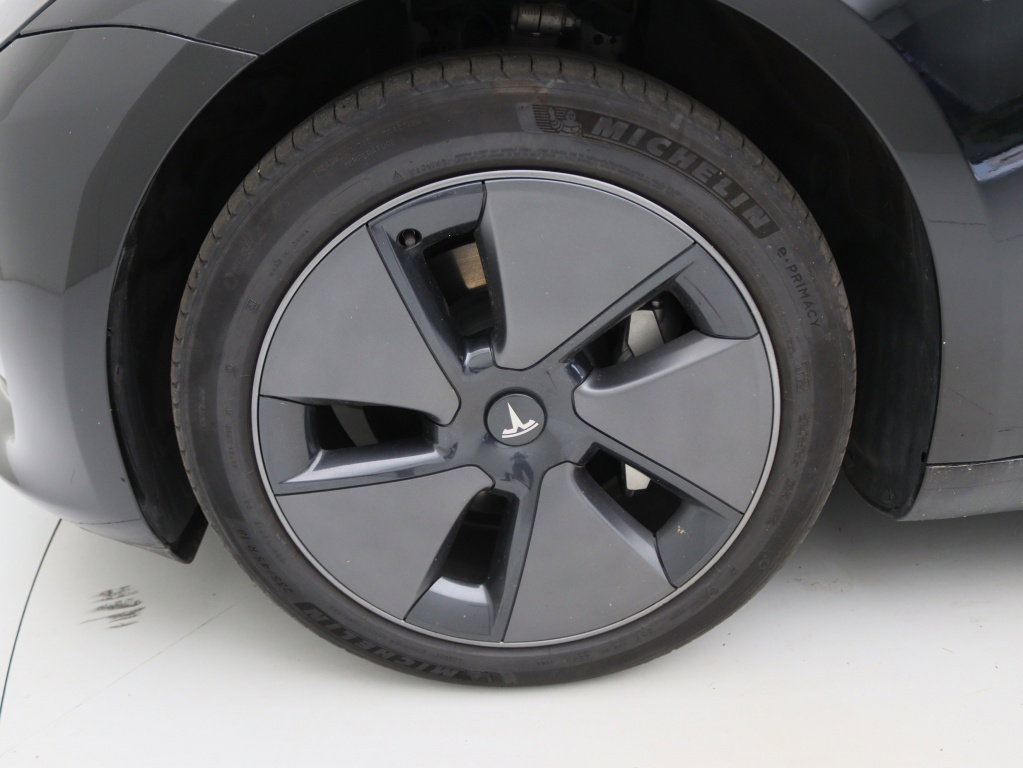 Tesla Model 3 11