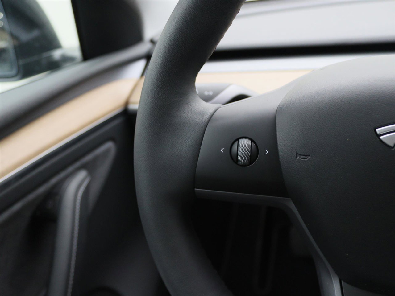 Tesla Model Y Standard RWD Plus 95% SoH [ AMD RYZEN+AUTOPILOT+19 INCH+PREMIUM AUDIO ] 28