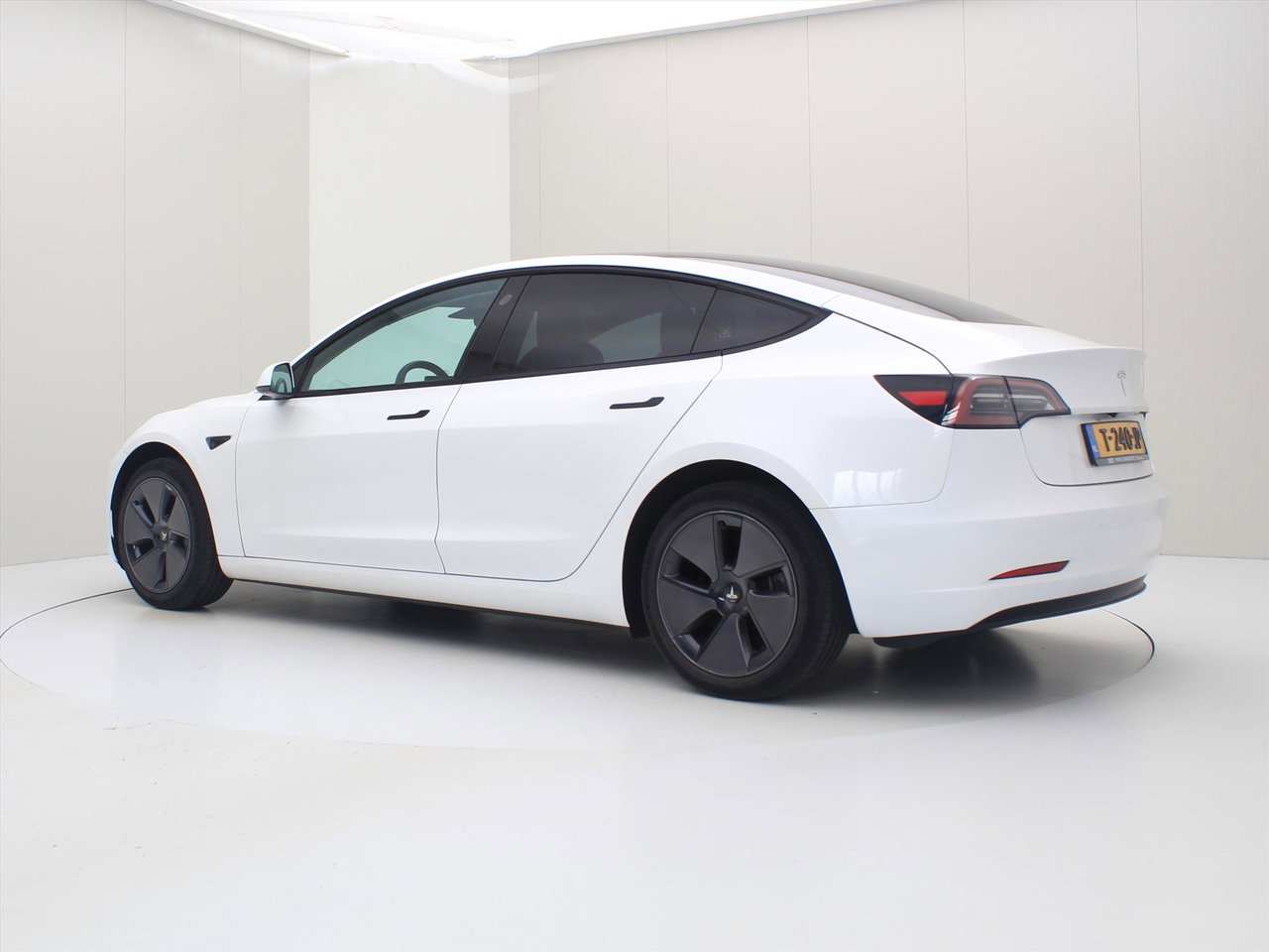 Tesla Model 3 Long-Range RWD 351pk 75 kWh 94% SoH UPGRADE [ RYZEN AMD+WARMTEPOMP+AUTOPILOT ] 4