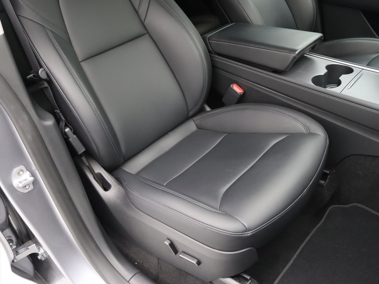 Tesla Model Y Long Range AWD 75kWh 351pk 93,3% SoH [ AMD RYZEN+AUTOPILOT+20 INCH+PREMIUM AUDIO ] 20