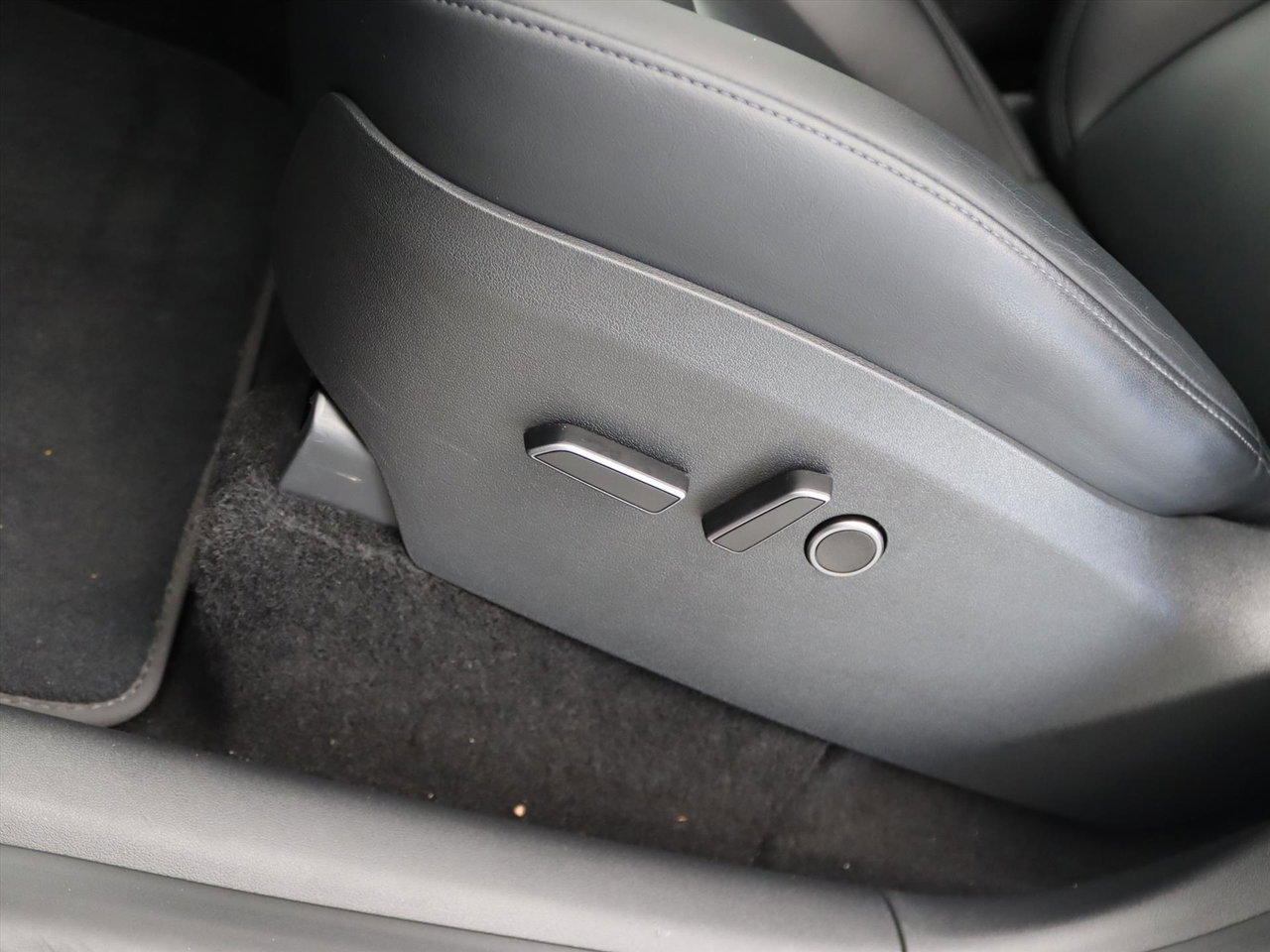 Tesla Model Y Long Range AWD 75kWh 351pk 93,3% SoH [ AMD RYZEN+AUTOPILOT+20 INCH+PREMIUM AUDIO ] 25