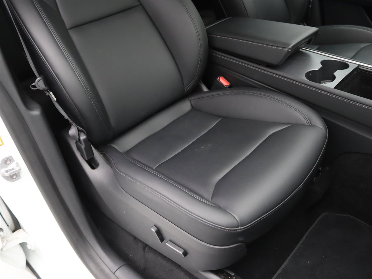 Tesla Model Y Long Range AWD 75kWh 351pk 93.2% SoH [ TREKHAAK+AMD RYZEN+AUTOPILOT+19 INCH+PREMIUM AUDIO ] 21