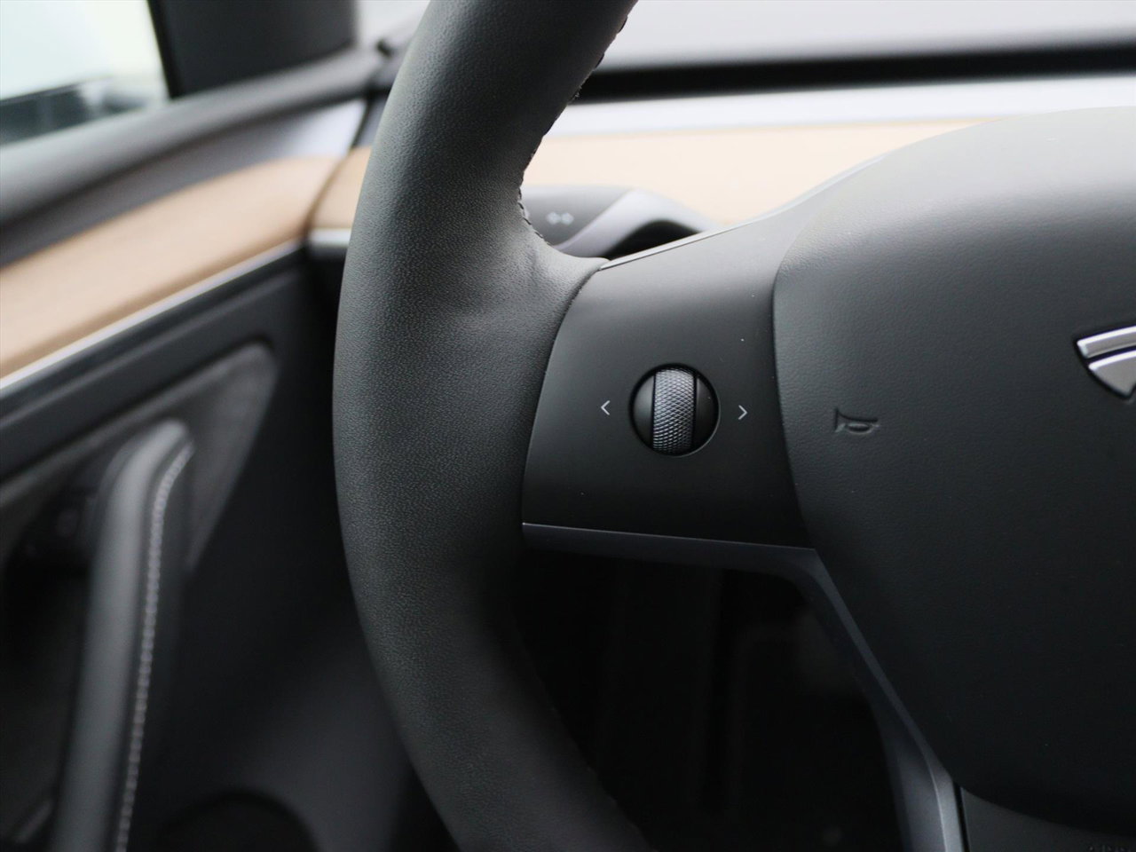 Tesla Model Y Long Range AWD 75kWh 351pk 93.2% SoH [ TREKHAAK+AMD RYZEN+AUTOPILOT+19 INCH+PREMIUM AUDIO ] 29